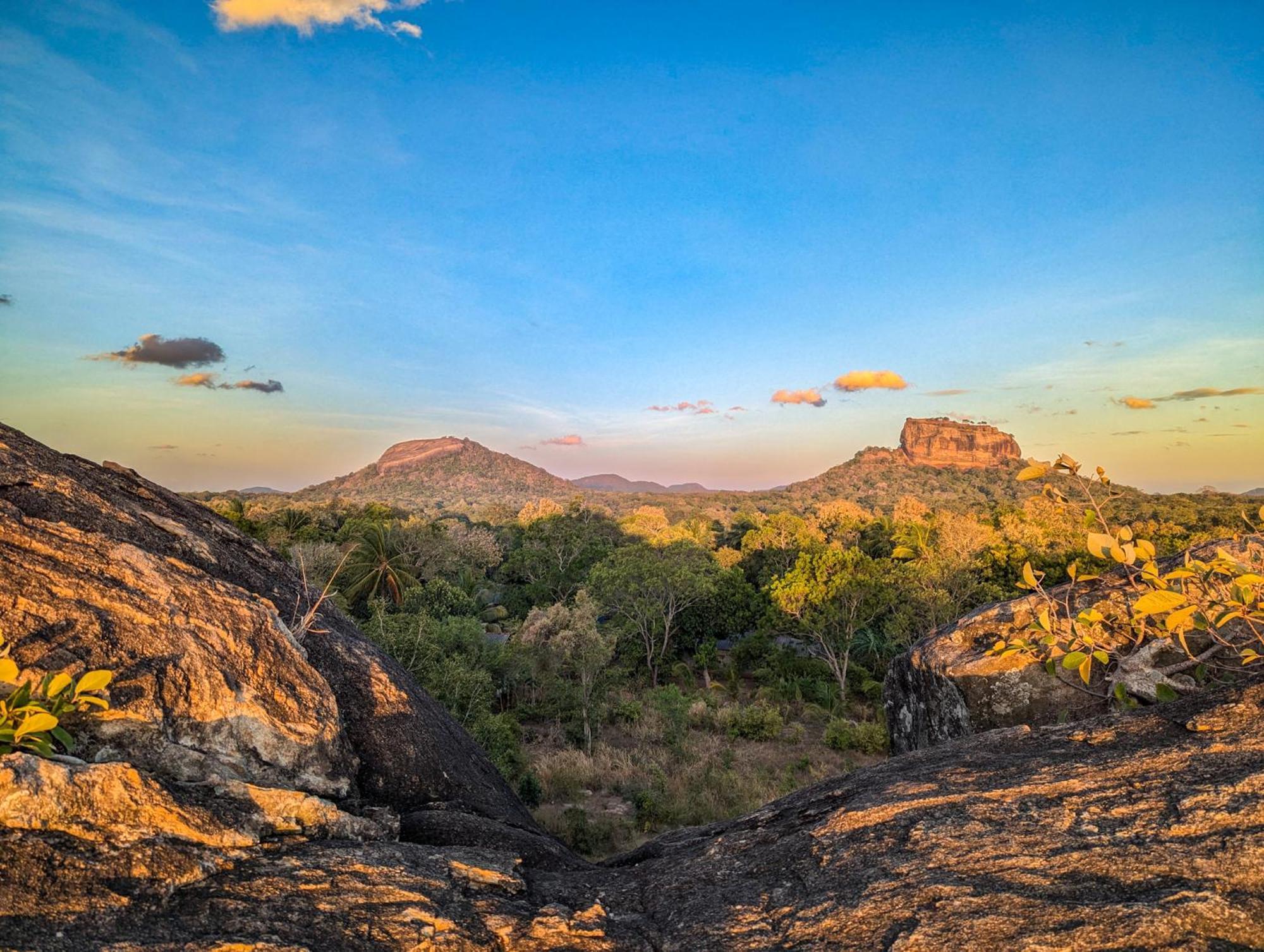 Choona Lodge 'View Of Sigiriya & Pidurangala With Sunrise' Luaran gambar